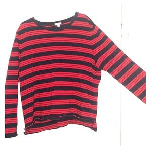 Longsleeve pullover shirt.